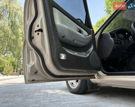 Бежевый Киа Кларус, объемом двигателя 2 л и пробегом 239 тыс. км за 1999 $, фото 21 на Automoto.ua