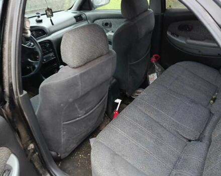 Черный Киа Кларус, объемом двигателя 1.8 л и пробегом 200 тыс. км за 650 $, фото 3 на Automoto.ua