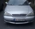 Сірий Кіа Кларус, об'ємом двигуна 2 л та пробігом 230 тис. км за 2000 $, фото 1 на Automoto.ua
