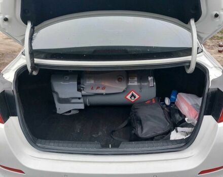 Белый Киа Другая, объемом двигателя 2 л и пробегом 247 тыс. км за 9500 $, фото 8 на Automoto.ua