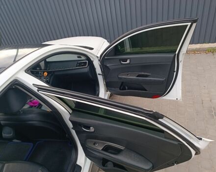 Белый Киа Другая, объемом двигателя 2 л и пробегом 150 тыс. км за 11500 $, фото 7 на Automoto.ua