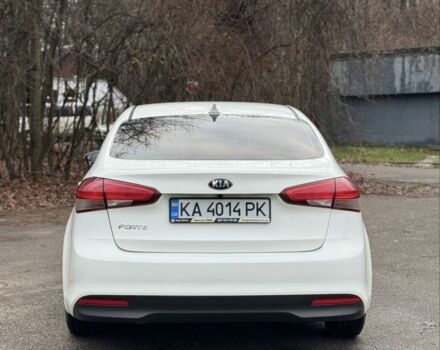 Белый Киа Другая, объемом двигателя 2 л и пробегом 233 тыс. км за 8200 $, фото 4 на Automoto.ua