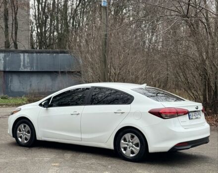 Белый Киа Другая, объемом двигателя 2 л и пробегом 233 тыс. км за 8200 $, фото 3 на Automoto.ua