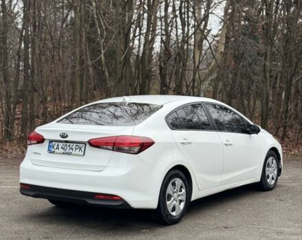 Белый Киа Другая, объемом двигателя 2 л и пробегом 233 тыс. км за 8200 $, фото 5 на Automoto.ua