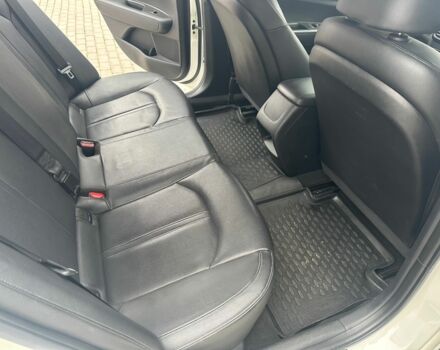 Белый Киа Другая, объемом двигателя 2 л и пробегом 259 тыс. км за 12500 $, фото 16 на Automoto.ua