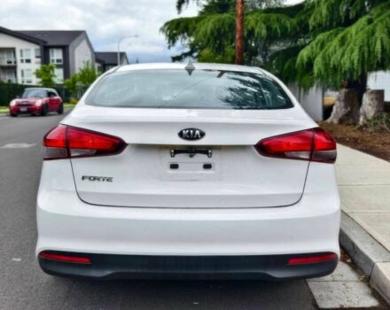 Белый Киа Другая, объемом двигателя 2 л и пробегом 49 тыс. км за 4500 $, фото 6 на Automoto.ua