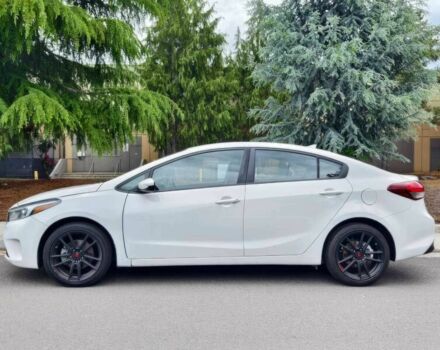 Белый Киа Другая, объемом двигателя 2 л и пробегом 49 тыс. км за 4500 $, фото 3 на Automoto.ua