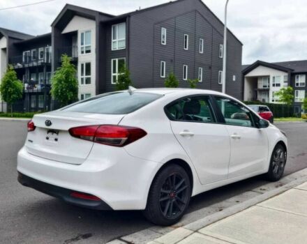 Белый Киа Другая, объемом двигателя 2 л и пробегом 49 тыс. км за 4500 $, фото 5 на Automoto.ua