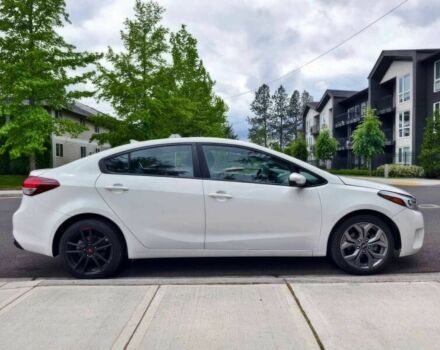 Белый Киа Другая, объемом двигателя 2 л и пробегом 49 тыс. км за 4500 $, фото 4 на Automoto.ua