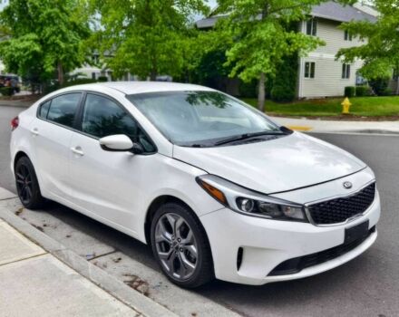 Белый Киа Другая, объемом двигателя 2 л и пробегом 49 тыс. км за 4500 $, фото 2 на Automoto.ua