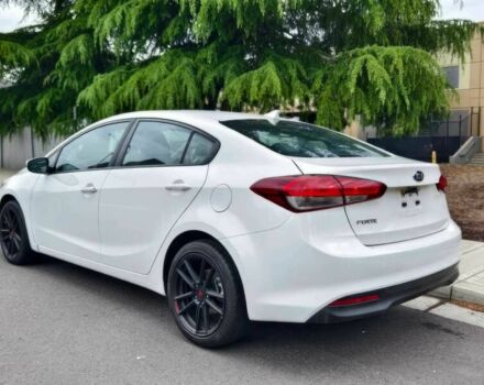 Белый Киа Другая, объемом двигателя 2 л и пробегом 49 тыс. км за 4500 $, фото 7 на Automoto.ua