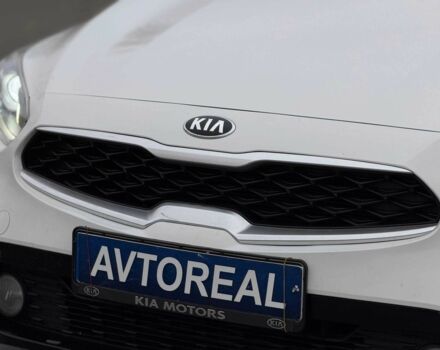 Белый Киа Другая, объемом двигателя 2 л и пробегом 128 тыс. км за 13500 $, фото 3 на Automoto.ua