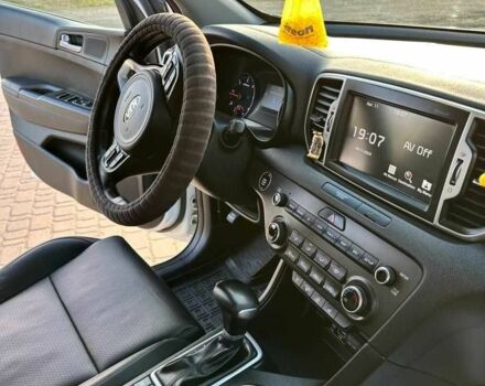 Кіа Інша 2017 у Полтаві на Automoto.ua Білий Кіа Інша, об'ємом двигуна 0 л та пробігом 160 тис. км за 17000 $, фото 10 на Automoto.ua