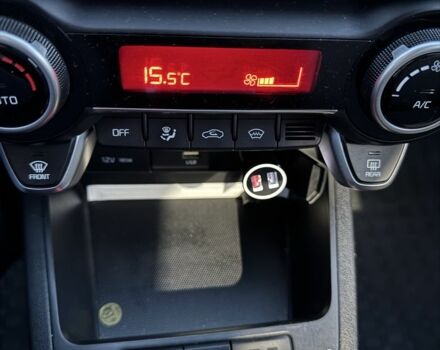 Белый Киа Другая, объемом двигателя 1.6 л и пробегом 75 тыс. км за 16500 $, фото 8 на Automoto.ua