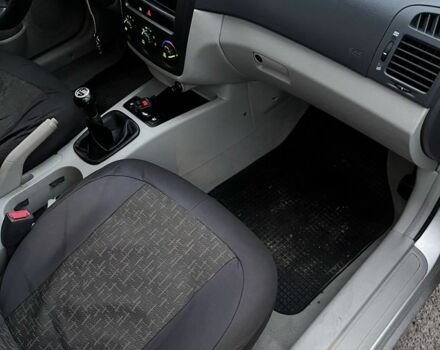 Сірий Кіа Інша, об'ємом двигуна 1.6 л та пробігом 300 тис. км за 5200 $, фото 6 на Automoto.ua