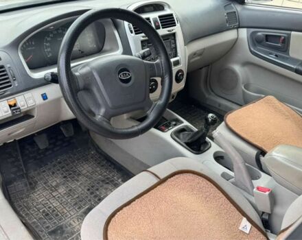 Серый Киа Другая, объемом двигателя 1.6 л и пробегом 189 тыс. км за 2400 $, фото 3 на Automoto.ua