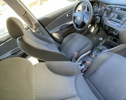 Серый Киа Другая, объемом двигателя 1.4 л и пробегом 196 тыс. км за 6500 $, фото 3 на Automoto.ua