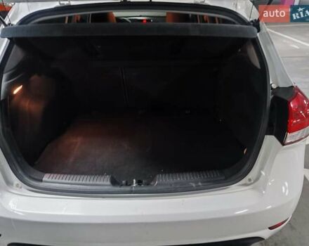 Білий Кіа Форте, об'ємом двигуна 2 л та пробігом 133 тис. км за 9900 $, фото 10 на Automoto.ua