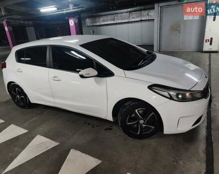 Білий Кіа Форте, об'ємом двигуна 2 л та пробігом 133 тис. км за 9900 $, фото 2 на Automoto.ua