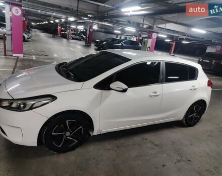 Білий Кіа Форте, об'ємом двигуна 2 л та пробігом 133 тис. км за 9900 $, фото 1 на Automoto.ua