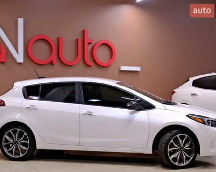 Белый Киа Форте, объемом двигателя 1.59 л и пробегом 90 тыс. км за 12500 $, фото 7 на Automoto.ua