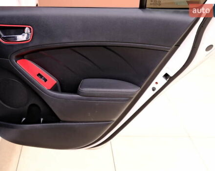 Белый Киа Форте, объемом двигателя 1.59 л и пробегом 90 тыс. км за 12500 $, фото 35 на Automoto.ua