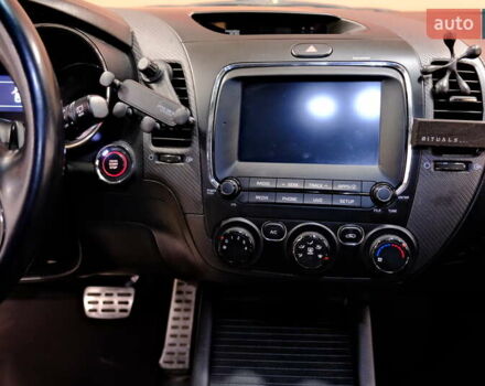 Белый Киа Форте, объемом двигателя 1.59 л и пробегом 90 тыс. км за 12500 $, фото 19 на Automoto.ua