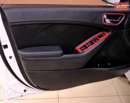 Белый Киа Форте, объемом двигателя 1.59 л и пробегом 90 тыс. км за 12500 $, фото 27 на Automoto.ua