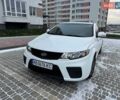 Белый Киа Форте, объемом двигателя 2 л и пробегом 209 тыс. км за 7500 $, фото 1 на Automoto.ua