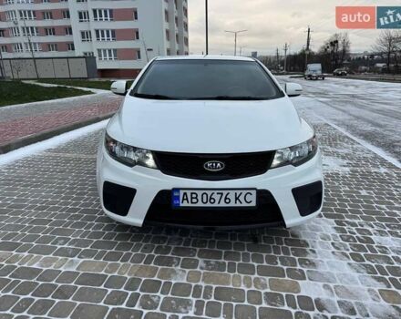 Белый Киа Форте, объемом двигателя 2 л и пробегом 209 тыс. км за 7500 $, фото 6 на Automoto.ua