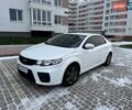 Белый Киа Форте, объемом двигателя 2 л и пробегом 209 тыс. км за 7500 $, фото 2 на Automoto.ua