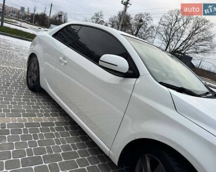 Белый Киа Форте, объемом двигателя 2 л и пробегом 209 тыс. км за 7500 $, фото 27 на Automoto.ua