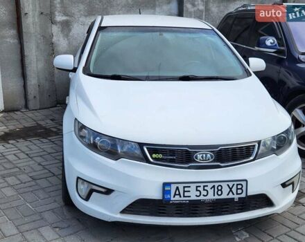 Белый Киа Форте, объемом двигателя 1.59 л и пробегом 136 тыс. км за 3500 $, фото 2 на Automoto.ua