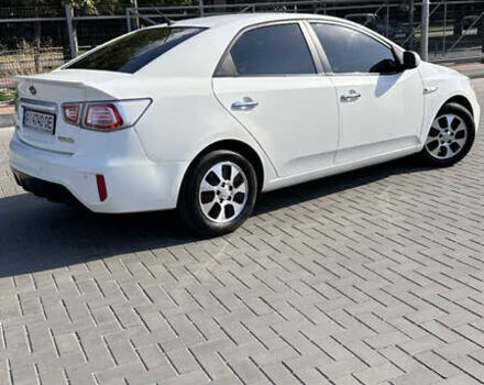 Белый Киа Форте, объемом двигателя 2 л и пробегом 240 тыс. км за 6800 $, фото 8 на Automoto.ua