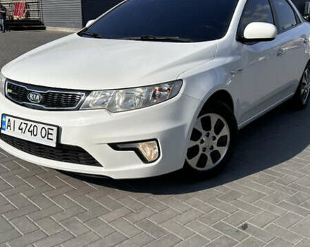 Белый Киа Форте, объемом двигателя 2 л и пробегом 240 тыс. км за 6800 $, фото 2 на Automoto.ua