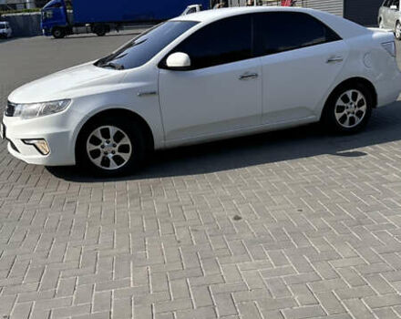 Белый Киа Форте, объемом двигателя 2 л и пробегом 240 тыс. км за 6800 $, фото 3 на Automoto.ua