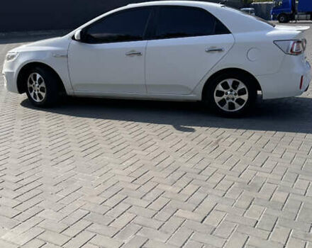 Белый Киа Форте, объемом двигателя 2 л и пробегом 240 тыс. км за 6800 $, фото 4 на Automoto.ua