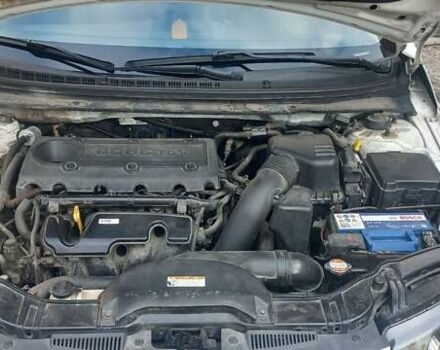 Киа Форте 2012 в Нетешине на Automoto.ua Белый Киа Форте, объемом двигателя 2 л и пробегом 213 тыс. км за 7400 $, фото 10 на Automoto.ua