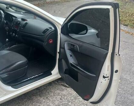 Киа Форте 2012 в Нетешине на Automoto.ua Белый Киа Форте, объемом двигателя 2 л и пробегом 213 тыс. км за 7400 $, фото 15 на Automoto.ua