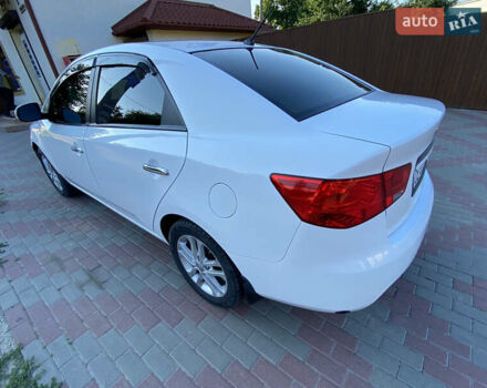 Білий Кіа Форте, об'ємом двигуна 2 л та пробігом 160 тис. км за 6200 $, фото 4 на Automoto.ua