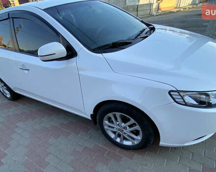 Білий Кіа Форте, об'ємом двигуна 2 л та пробігом 160 тис. км за 6200 $, фото 6 на Automoto.ua