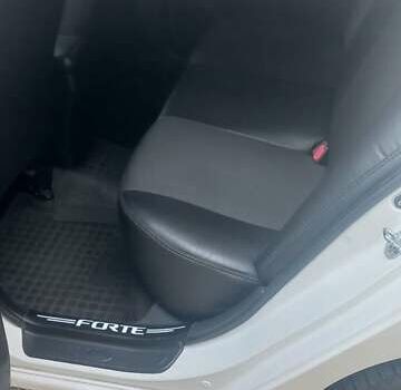 Киа Форте 2012 в Нетешине на Automoto.ua Белый Киа Форте, объемом двигателя 2 л и пробегом 213 тыс. км за 7400 $, фото 18 на Automoto.ua