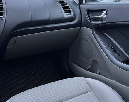 Белый Киа Форте, объемом двигателя 1.8 л и пробегом 164 тыс. км за 8000 $, фото 8 на Automoto.ua