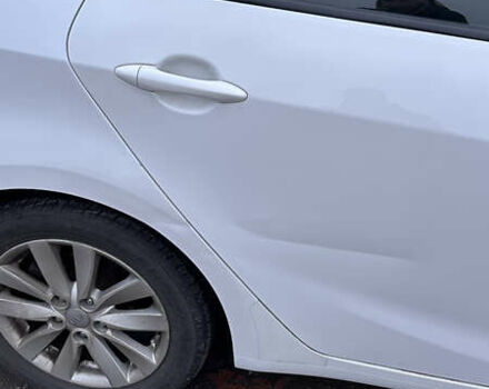 Белый Киа Форте, объемом двигателя 1.8 л и пробегом 164 тыс. км за 8000 $, фото 7 на Automoto.ua