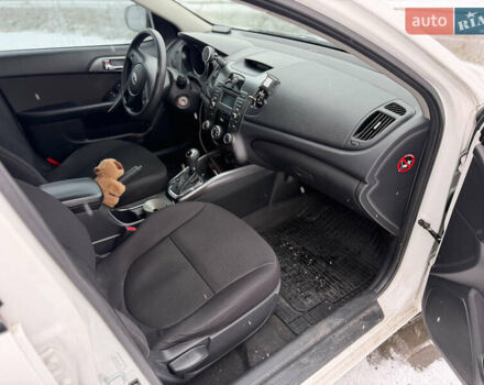 Білий Кіа Форте, об'ємом двигуна 2 л та пробігом 192 тис. км за 7500 $, фото 12 на Automoto.ua