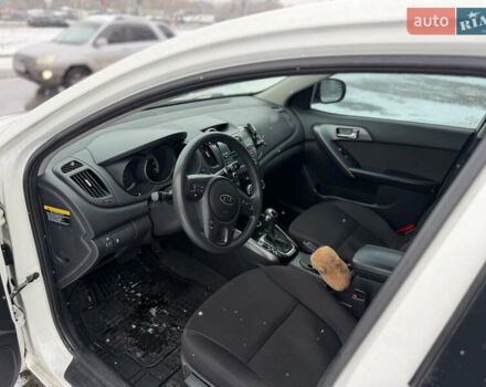 Білий Кіа Форте, об'ємом двигуна 2 л та пробігом 192 тис. км за 7500 $, фото 8 на Automoto.ua