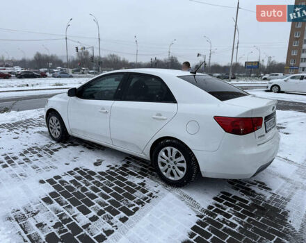 Білий Кіа Форте, об'ємом двигуна 2 л та пробігом 192 тис. км за 7500 $, фото 6 на Automoto.ua