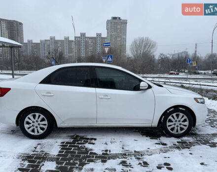 Білий Кіа Форте, об'ємом двигуна 2 л та пробігом 192 тис. км за 7500 $, фото 3 на Automoto.ua