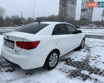Білий Кіа Форте, об'ємом двигуна 2 л та пробігом 192 тис. км за 7500 $, фото 4 на Automoto.ua
