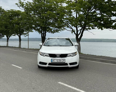 Белый Киа Форте, объемом двигателя 2 л и пробегом 190 тыс. км за 7700 $, фото 3 на Automoto.ua